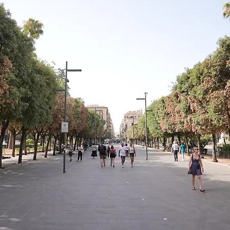 & Premium - Centro - Stazione Μπάρι