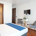 Konukevi & Premium - Centro - Stazione 3*
