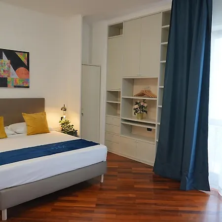 & Premium - Centro - Stazione بيت ضيافة باري