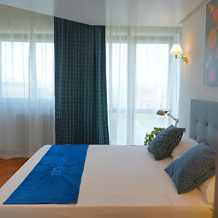 & Premium - Centro - Stazione 3* باري