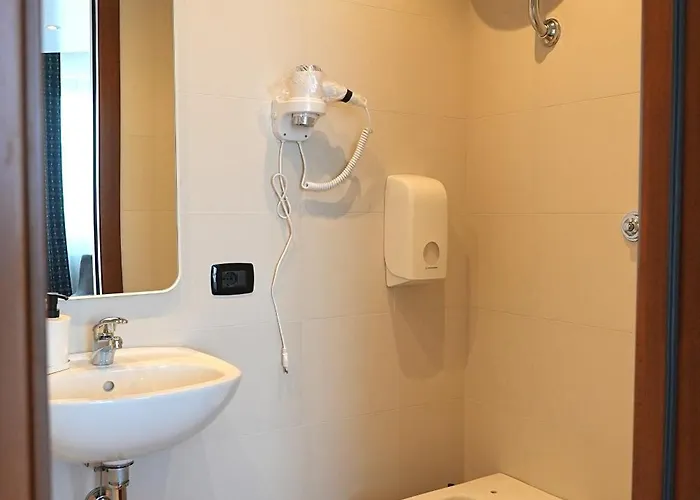 & Premium - Centro - Stazione 3* Bari